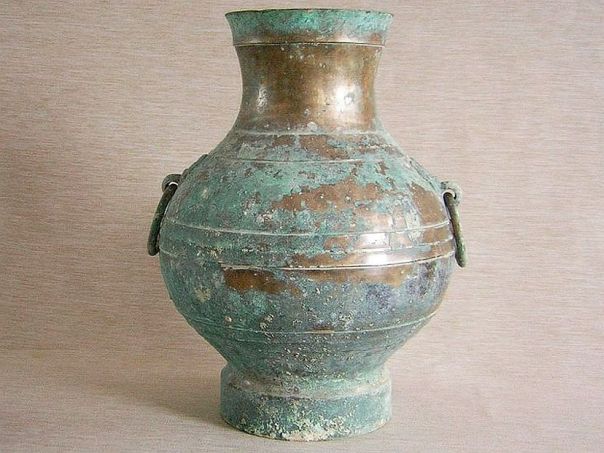 Very well preserved wine vessel ‘Hu’ – (0474)